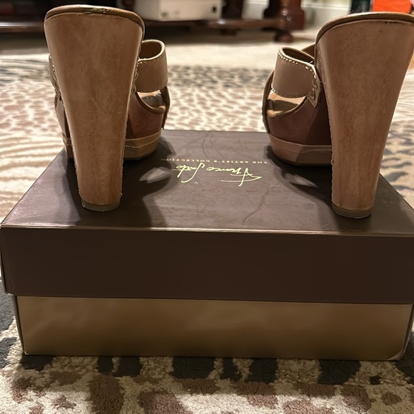 Franco Sarto Women’s sandals. - Picture 3 of 9